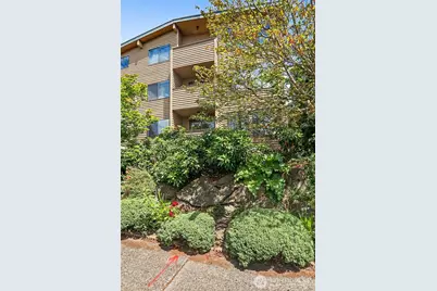 7518 24th Avenue NW #301, Seattle, WA 98117 - Photo 2