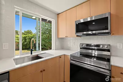 8209 NE 144th Street, Kirkland, WA 98034 - Photo 10