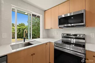 8209 NE 144th St, Kirkland, WA 98034 - Photo 10