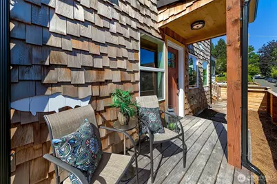 330 NE Elk Place, Seattle, WA 98115 - Photo 2