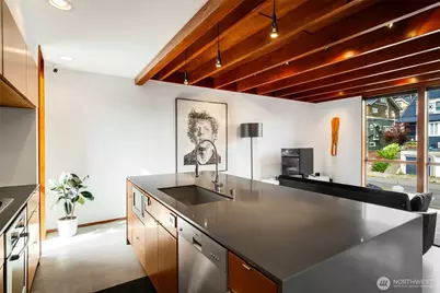 209 12th Ave E, Seattle, WA 98102 - Photo 10