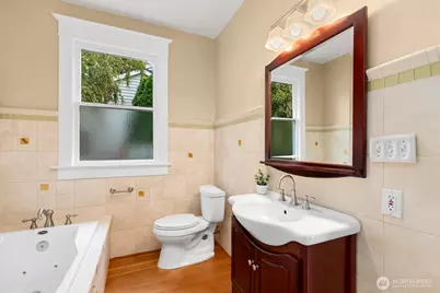 4611 34th Avenue W, Seattle, WA 98199 - Photo 16