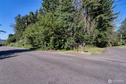 1701 13th Street SE, Puyallup, WA 98372 - Photo 4