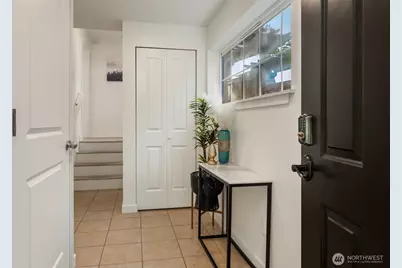 3302 W Government Way #Unit A, Seattle, WA 98199 - Photo 2