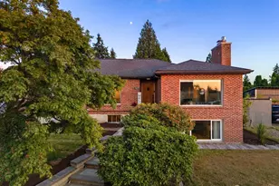 422 Crown Dr, Everett, WA 98203 - Photo 2