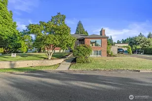 422 Crown Dr, Everett, WA 98203 - Photo 4
