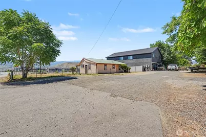 68 N Nevada Avenue, East Wenatchee, WA 98802 - Photo 4