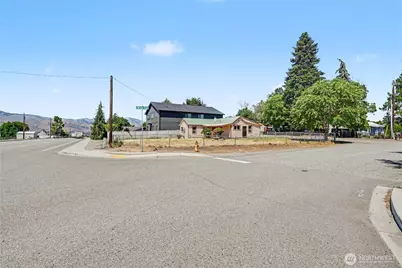 68 N Nevada Avenue, East Wenatchee, WA 98802 - Photo 6