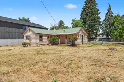 68 N Nevada Avenue, East Wenatchee, WA 98802 - Photo 1