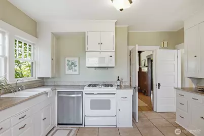 5521 12 Avenue NE, Seattle, WA 98105 - Photo 16