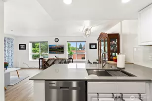 2805 NE 125th St, Seattle, WA 98125 - Photo 8