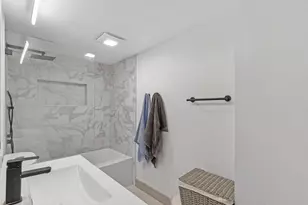 121 Vine St, Seattle, WA 98121 - Photo 22