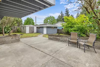 2001 NE 12th Street, Renton, WA 98056 - Photo 32