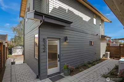 8332 24th Avenue NW, Seattle, WA 98117 - Photo 2