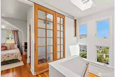 360 Howe Street, Seattle, WA 98109 - Photo 18
