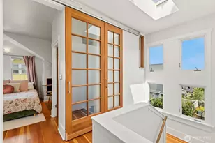 360 Howe St, Seattle, WA 98109 - Photo 18