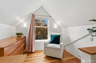 360 Howe St, Seattle, WA 98109 - Photo 22
