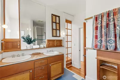 360 Howe Street, Seattle, WA 98109 - Photo 24