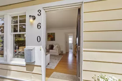 360 Howe Street, Seattle, WA 98109 - Photo 4