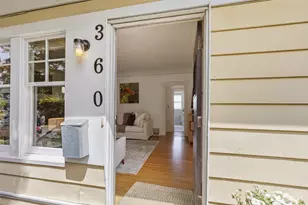 360 Howe St, Seattle, WA 98109 - Photo 4