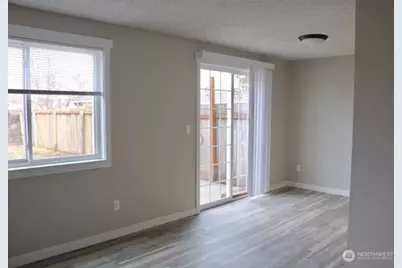 921 11th Avenue NW, Puyallup, WA 98371 - Photo 2