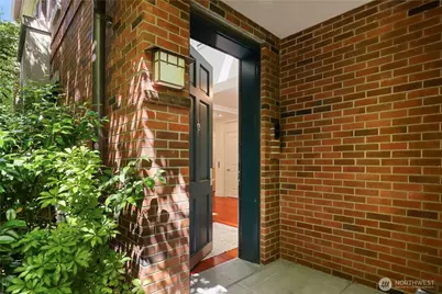 719 Harvard Avenue E, Seattle, WA 98102 - Photo 4