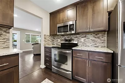 6911 Vandermark Road E, Bonney Lake, WA 98391 - Photo 14