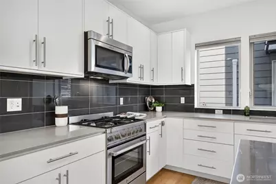 4222 Linden Avenue N, Seattle, WA 98103 - Photo 10