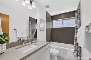 4222 Linden Ave N, Seattle, WA 98103 - Photo 22