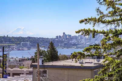 4222 Linden Avenue N, Seattle, WA 98103 - Photo 2