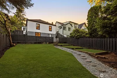 8216 Interlake Avenue N, Seattle, WA 98103 - Photo 30