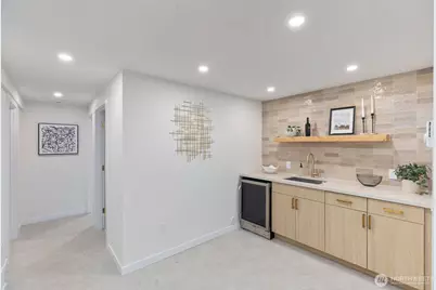 8216 Interlake Avenue N, Seattle, WA 98103 - Photo 18