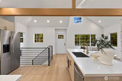 8216 Interlake Avenue N, Seattle, WA 98103 - Photo 10