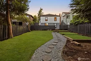 8216 Interlake Ave N, Seattle, WA 98103 - Photo 24