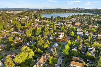 8216 Interlake Avenue N, Seattle, WA 98103 - Photo 34