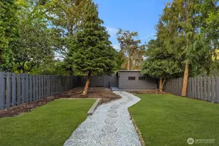 8216 Interlake Ave N, Seattle, WA 98103 - Photo 28