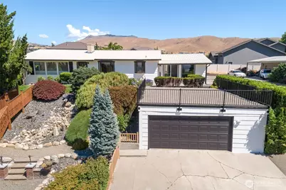 330 Sunnyslope Heights, Wenatchee, WA 98801 - Photo 1