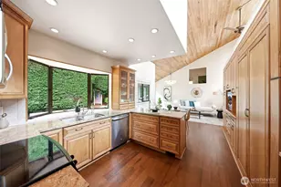 301 128th Ave NE, Bellevue, WA 98005 - Photo 10