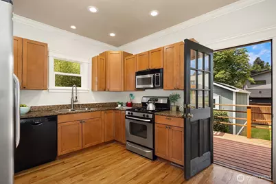 223 29th Avenue E, Seattle, WA 98112 - Photo 8
