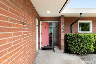 6050 43rd Ave NE, Seattle, WA 98115 - Photo 2