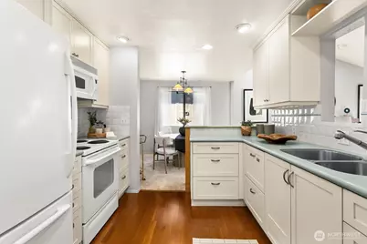 6652 Parkpoint Way NE #D-311, Seattle, WA 98115 - Photo 14