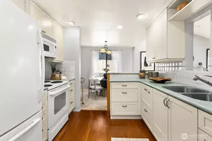 6652 Park Point Way NE, Seattle, WA 98115 - Photo 14