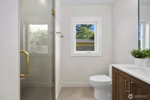 15701 117th Ave SE, Renton, WA 98058 - Photo 16