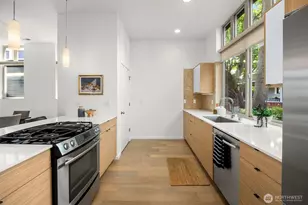 1917 E Alder St, Seattle, WA 98122 - Photo 8