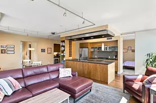820 Blanchard St, Seattle, WA 98121 - Photo 16