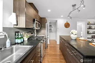 1712 NW 58th St, Seattle, WA 98107 - Photo 14
