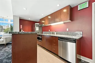 2100 3rd Ave, Seattle, WA 98121 - Photo 20