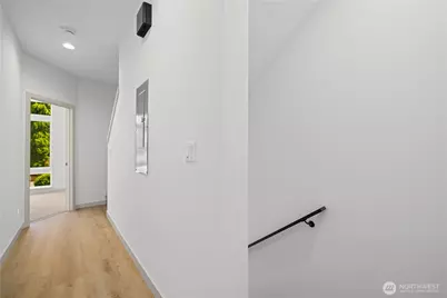 7011 9th Avenue NE, Seattle, WA 98115 - Photo 10