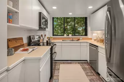 1120 Spring Street #504, Seattle, WA 98104 - Photo 10