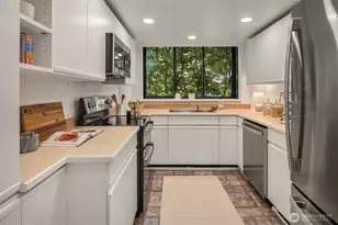 1120 Spring St, Seattle, WA 98104 - Photo 10
